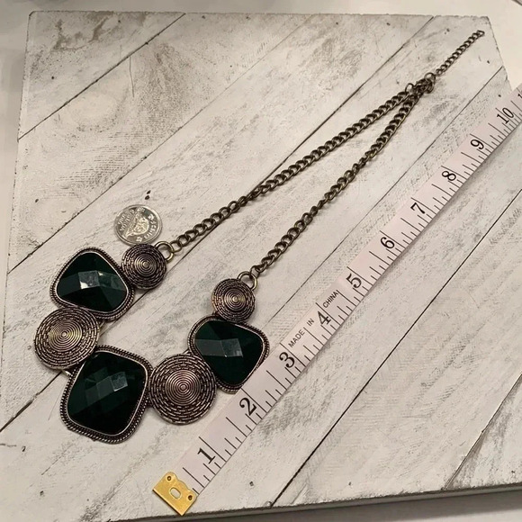 Hunter Green Statement Necklace - Picture 3 of 4
